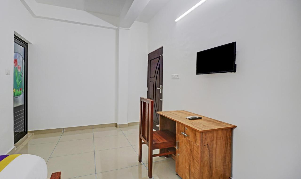 Nirupama,Hotel Aluva 700 Mtr From Aluva Railway Station Alwaye Extérieur photo