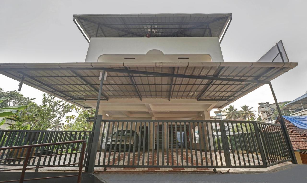 Nirupama,Hotel Aluva 700 Mtr From Aluva Railway Station Alwaye Extérieur photo