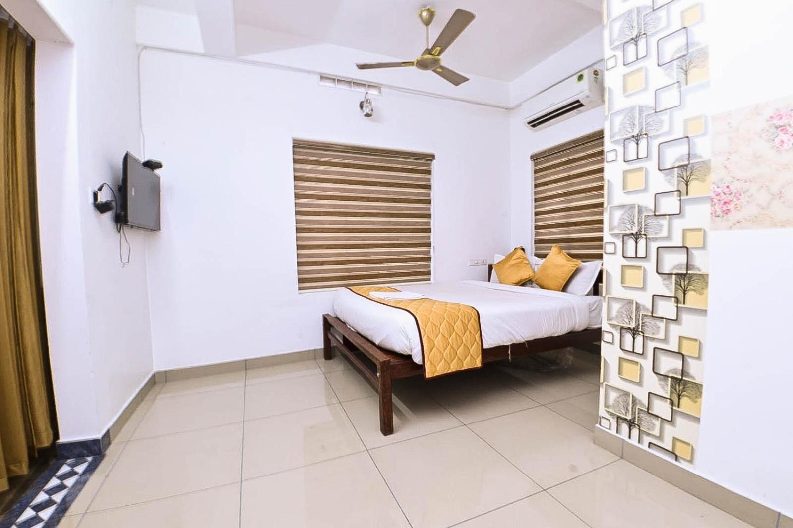 Nirupama,Hotel Aluva 700 Mtr From Aluva Railway Station Alwaye Extérieur photo