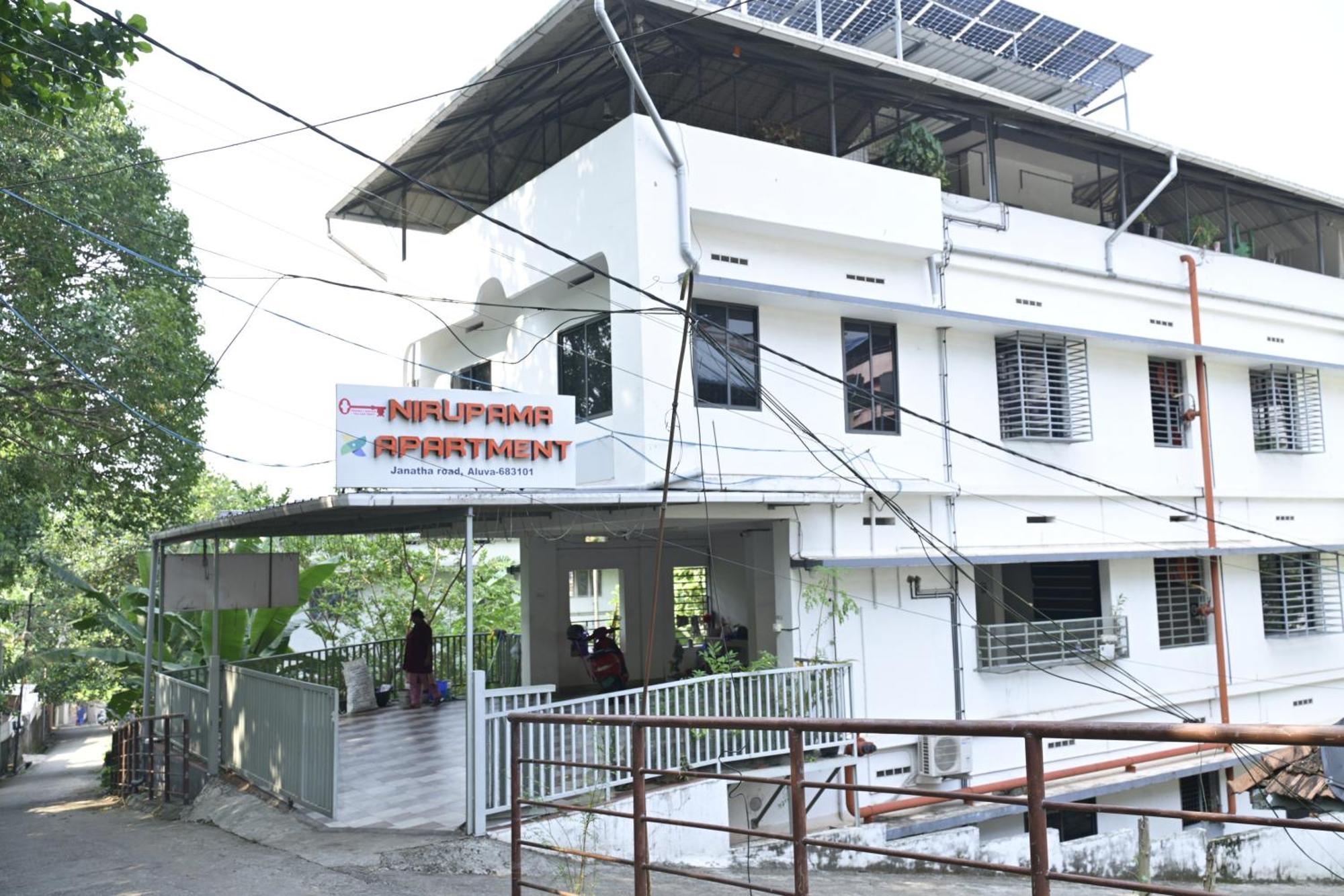 Nirupama,Hotel Aluva 700 Mtr From Aluva Railway Station Alwaye Extérieur photo
